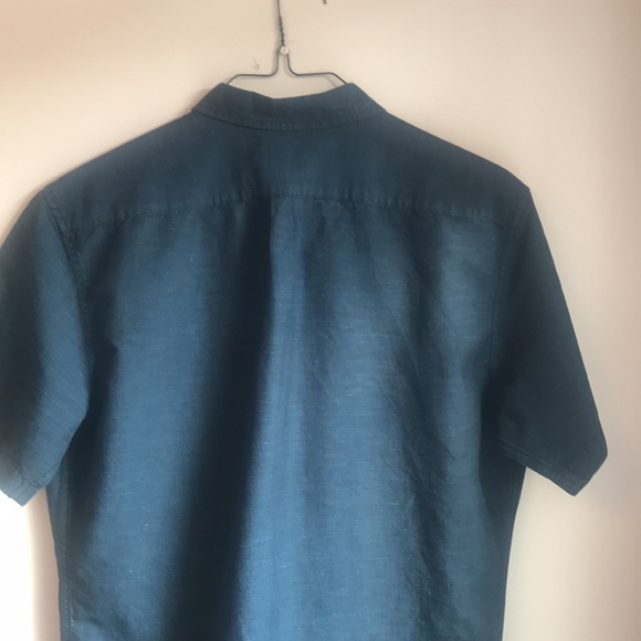 Old Navy Men’s Slim Fit Indigo Blue Button Down Short Sleeve Shirt. - Picture 4 of 10